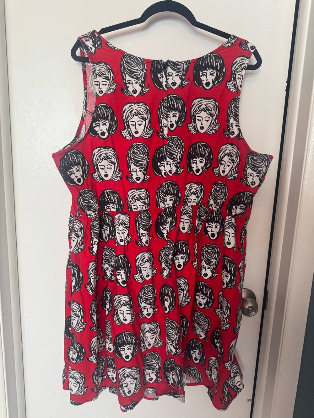Retrolicious “I’m Wiggin’ Out” Plus Size Dress - Picture 3 of 8